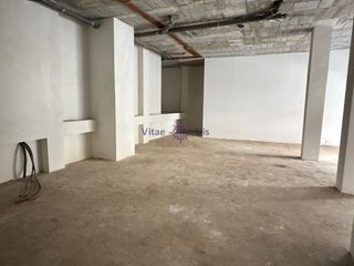 Local commercial  Calle doctor fleming. Bajo comercial avenida fuerzas armadas