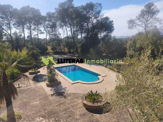 Mas à Algaida. Finca en algaida con gran piscina y pista de tenis privada busca