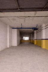 Alquiler Local Comercial en Gran Via de Colom. Amplio local comercial