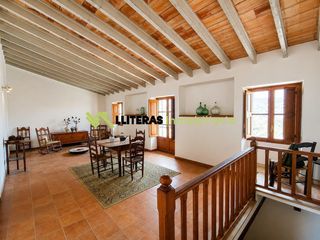 Haus in Sineu. Casa de pueblo con carácter mallorquín