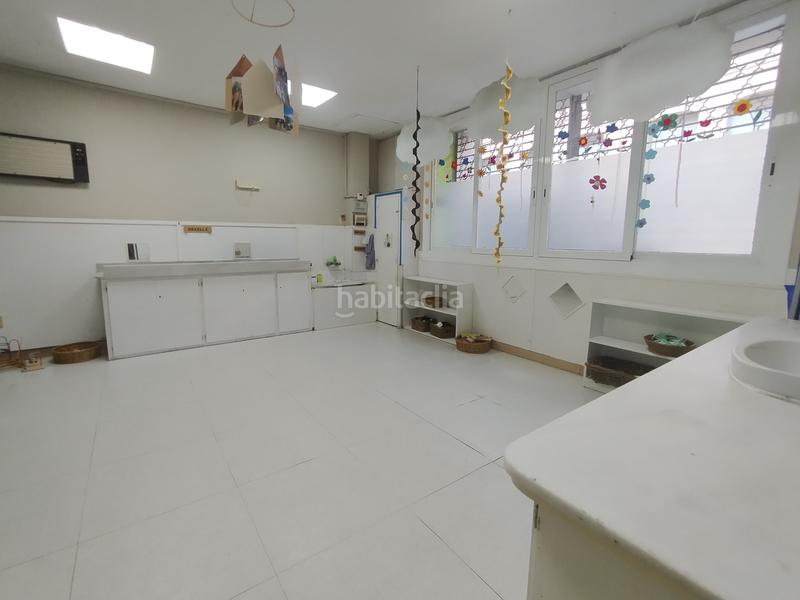 Foto 8ca3b2ed-3797-41fe-9fe8-d00f8e152054. Alquiler local comercial local cantonero con patio trasero. a pie de calle en Terrassa