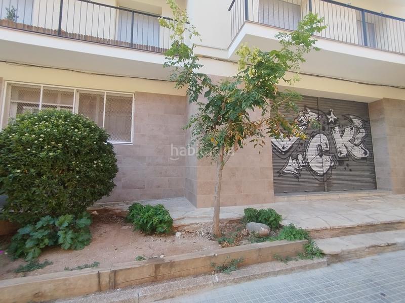 Foto bf632db0-3a53-4842-982c-054950483424. Alquiler local comercial local cantonero con patio trasero. a pie de calle en Terrassa