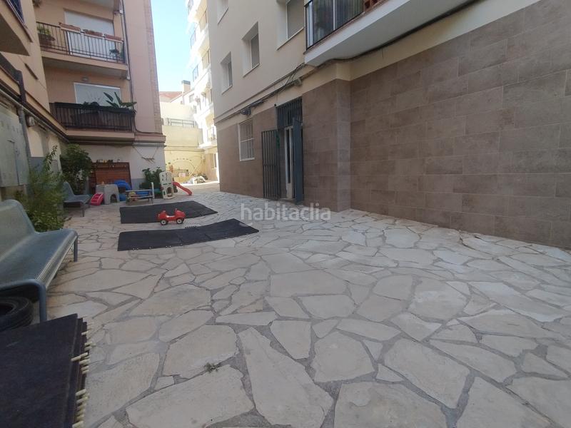 Foto f699d40c-b6fd-46a0-8e7c-95c5802237f4. Alquiler local comercial local cantonero con patio trasero. a pie de calle en Terrassa