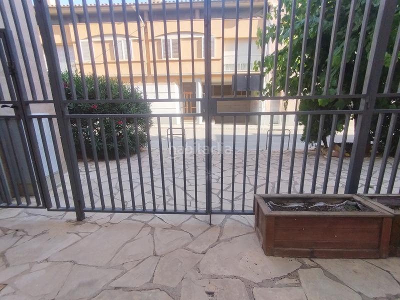 Foto cb9f55ec-1ead-4a5e-8a8e-fde1ac599ba3. Location local commercial dans Barri del Centre Terrassa