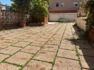 Pis  Passeig de rubió i ors. Planta baja reformada a estrenar, con gran terraza y pk!!!!!