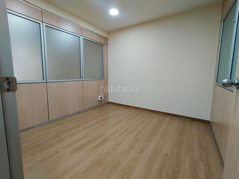 Foto 540f47a3-1b9a-44ce-b9d3-1e95461682f8. Location local commercial avec chauffage dans Centre Sabadell