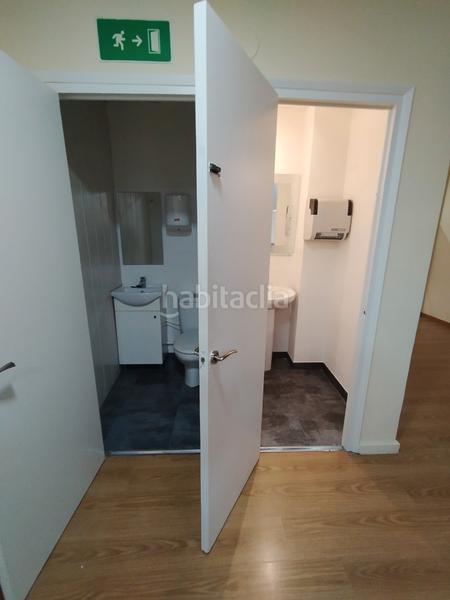 Foto 88a2b64b-c45a-4523-97d2-4c16813f1785. Location local commercial avec chauffage dans Centre Sabadell