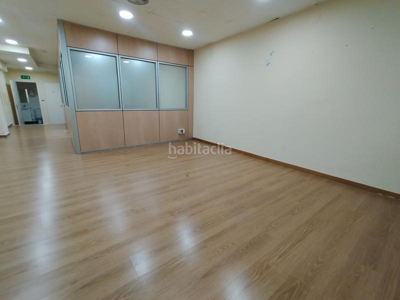 Foto 9b8994a3-db05-4a55-98ce-2d9ccec55cd6. Rent business premise with heating in Centre Sabadell