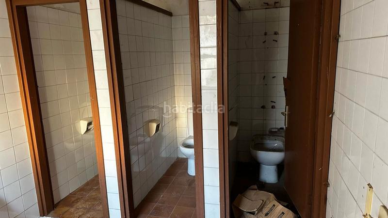 Foto 4d2aa362-7521-4a60-9dc0-71c38e654479. Local comercial local educativo con gran patio en Sabadell