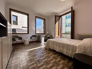 Rent Flat in Centre. Habitacio en lloguer