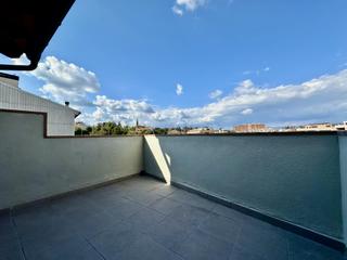 Casa adossada a Nord. Casa en venta al centre de vic