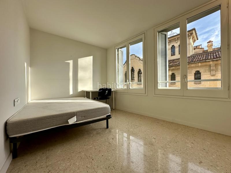 Foto 5fef6f76-b0e6-4f22-9607-fbcb6b668cc3. Alquiler piso pis 4 habitacions en lloguer en Centre Vic