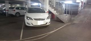 Autoparkplatz  Mariscal cabanes. Parking junto metro artigas sant adri