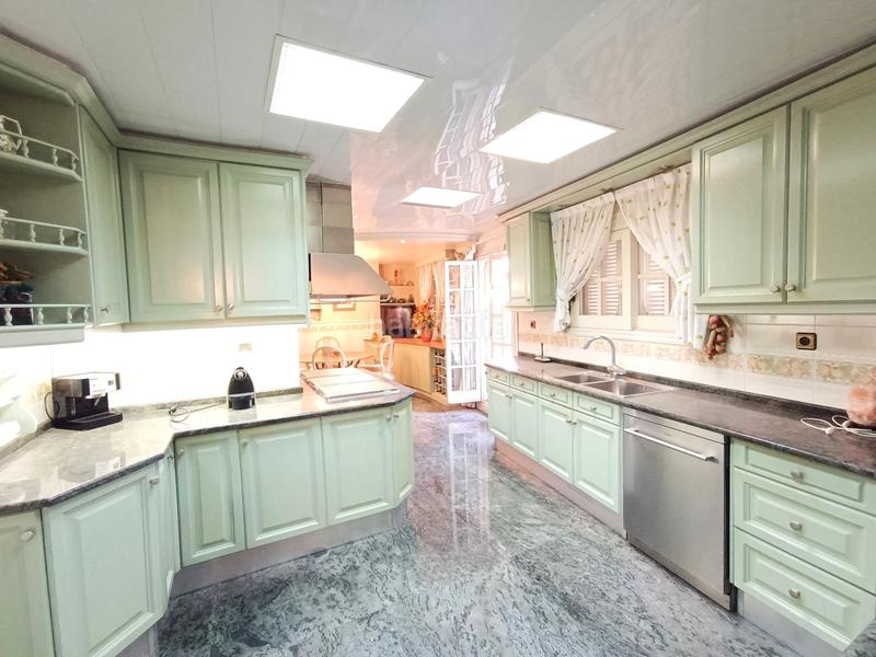 Foto e0e6a8f8-222d-4db3-9f45-b854d7ecc985. Dachwohnung mit heizung parking in Centre Badalona