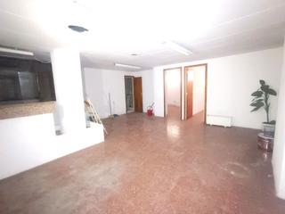 Rent Business premise in Llefià. 2 zonas  en alquiler plaza trafalgar oficinasopcional diáfano