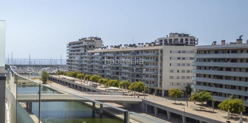 Foto eb7def73-8714-4bbf-9593-b9ef2be9e613. Dúplex espectacular dúplex con 3 terrazas en el canal puerto dePortivo en Badalona