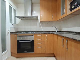 Appartement à Centre. Piso semireformado badalona centro