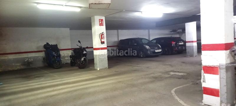 Foto e30be07e-b2be-480f-8431-c04e95e91e7c. Car parking in Artigues Badalona