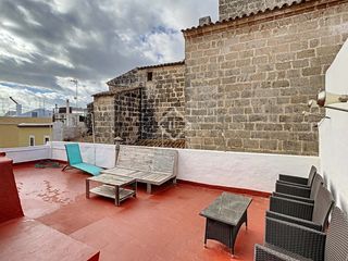 Chalet en Ciutadella. Casa con encanto de 5 dormitorios en venta en el casco antiguo d