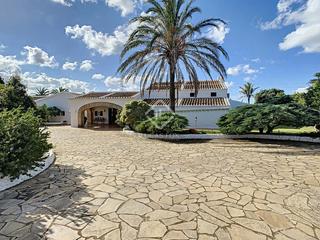 Masía en Alaior Poble. Espectacular finca rústica de 7 dormitorios con licencia turísti
