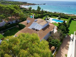 Chalet à Cala Blanca. Impresionante villa de 6 dormitorios con apartamento de invitado