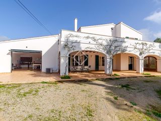 Casa in Alaior Poble. Masía con encanto de 5 dormitorios en venta en alaior, menorca