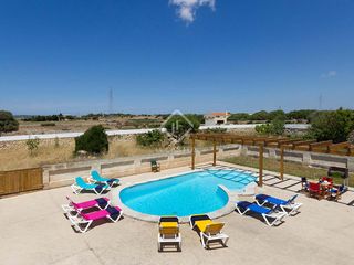 Casa in Alaior Poble. Casa de estilo tradicional con piscina y licencia turística en v