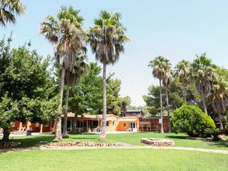 Masía en Llucmaçanes. Preciosa casa de campo de 4 dormitorios a un paso de maó en lluc