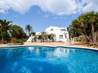 Masia a Trebalúger. Maravillosa finca con jardín arbolado en venta en es castell