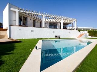 Xalet a Biniancolla-Punta Prima. Magnífica villa de 3 dormitorios en venta en tranquilo son remei