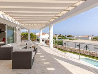 Chalet in Biniancolla-Punta Prima. Magnífica villa de 3 dormitorios en venta en tranquilo son remei