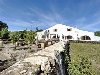 Masia a Sant Climent-Es Canutells. Casa rural de 6 dormitorios y licencia con mucho potencial en ve