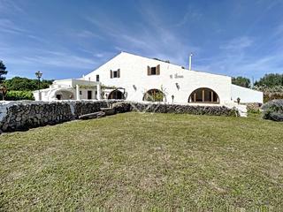 Masía en Sant Climent-Es Canutells. Casa rural de 6 dormitorios y licencia con mucho potencial en ve