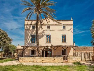 Mas à Ciutadella. Casa rural de 7 dormitorios con licencia turística en venta en c