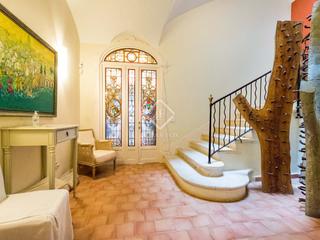 Chalet en Centre Històric. Espléndida casa de 4 plantas con 8 dormitorios y vistas al puert