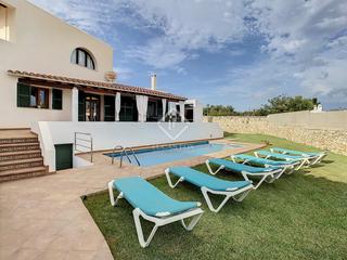 Chalet en Cala Blanca. Villa de 4 dormitorios con licencia turstica en venta en sa cal