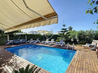 Xalet a Cala d´En Bosch-Serpentona. Villa de 3 dormitorios con piscina y licencia turística en venta
