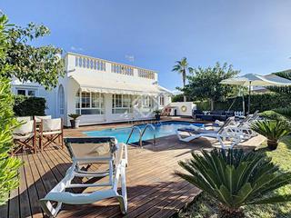 Chalet à Cala d´En Bosch-Serpentona. Villa de 3 dormitorios con piscina y licencia turística en venta