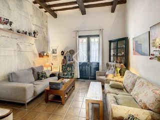 Chalet in Ciutadella. Casa de 4 dormitorios con patio de 15 m y terraza de 10 m en ven