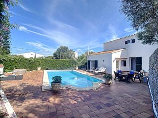 Chalet en Llucmaçanes. Villa en excelentes condiciones y muy espaciosa con 4 dormitorio