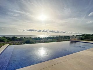 Chalet en Binibèquer. Villa de nueva construcción con espectaculares vistas al mar en
