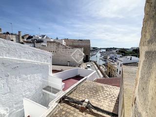 Chalet en Ciutadella. Casa reformada en excelentes condiciones de 3 dormitorios en ven
