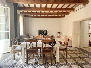 Xalet a Centre Històric. Casa de pueblo de 6 dormitorios con encanto, reformada pero con