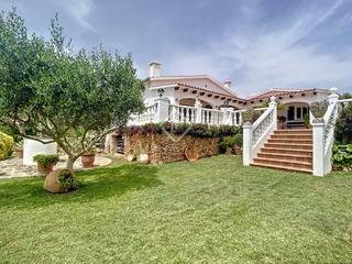 Chalet à Alaior Poble. Villa de 4 dormitorios con varios anexos, uno para invitados, en