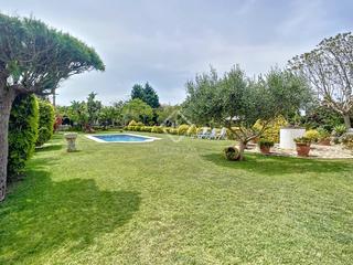 Xalet a Alaior Poble. Villa de 4 dormitorios con varios anexos, uno para invitados, en