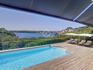 Xalet a Cala Llonga-Sa Mesquida. Espectacular villa de 4 dormitorios con vistas al mar en venta e