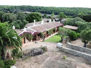 Masia a Alaior Poble. Maravillosa finca rústica con varias edificaciones y piscina en