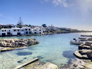 Chalet à Biniancolla-Punta Prima. Villa de 3 dormitorios con vistas al mar y licencia turística en