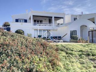 Chalet in Biniancolla-Punta Prima. Villa de 3 dormitorios con vistas al mar y licencia turística en