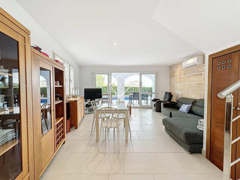 Foto 22ed7776-911e-4993-917e-e902148a437e. Xalet amb calefacció aparcament piscina a Cala en Porter Alaior